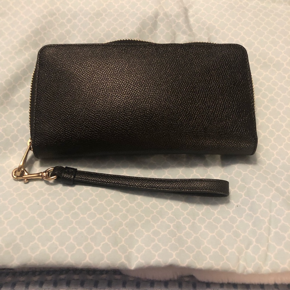 EUC Coach Long Zip Wallet Like New - Used 2 Months - Picture 6 of 6